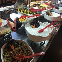 ビュッフェは、野菜とフルーツとヨーグルト中心でヘルシー