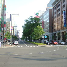 ここから駅前通りが始まります