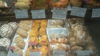 ずっしりレーズンーパン162円