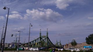 立派な装飾の橋