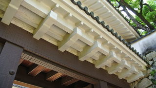 かつては門の上が廊下だった。