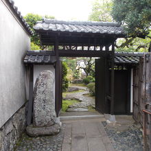 中の茶屋の入り口です。