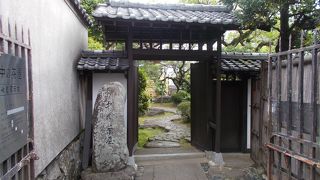中の茶屋の中にあります。