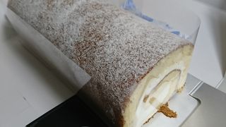 その名のとおり、ロールケーキを