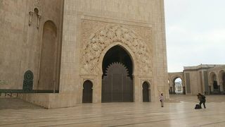 荘厳かつハイテク