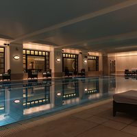 夜のプール。ジャグジーももちろんあります。