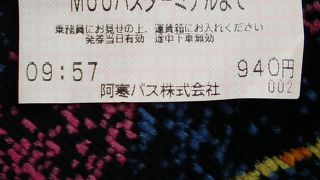 飛行機に合わせて出ているバスで大変便利