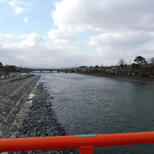 朝霧橋から下流の宇治橋を眺める