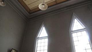 紺屋川沿いに建つ教会