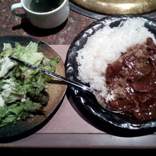 牛すじカレーの定食