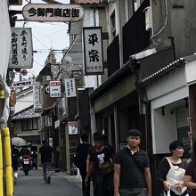ならまちの町並みによくなじんだ店先