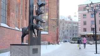 なでると幸せになる？