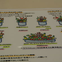 バケツパフェいろいろ。何人かでシェアするといいですね。