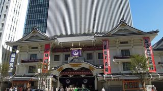 花道すぐ真横の席！