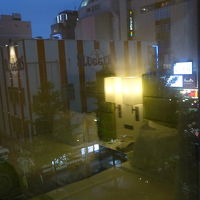 暗くなってきた。すすきのの街は賑やかになってきましたよ～