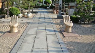 城郭のようなお寺