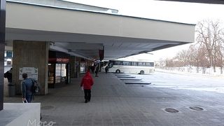 駅のすぐ目の前です。