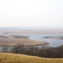 蛇行する琵琶瀬川の眺めはとにかく雄大