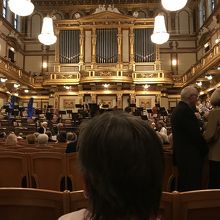 右側平土間13列目 プラッツ11からの眺め