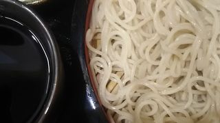 冷えたそばとおかかのご飯がとても鰹の風味が美味しい