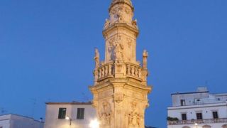 夜は美しく浮かび上がる