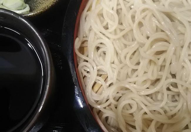 冷えたそばとおかかのご飯がとても鰹の風味が美味しい