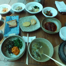 ホヤビビンパ15000ウォン。旅先の贅沢。