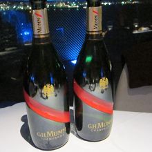 シャンパンは良心的価格♪