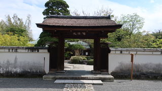 国宝 如庵を有する日本庭園 ♪