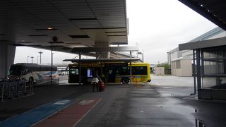 ターミナル間の移動時に利用