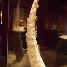 精緻な細工の作品です