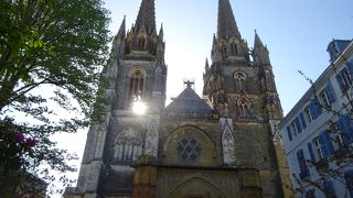 食事やショッピングも楽しめる