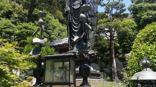 金銅製の立派な立像