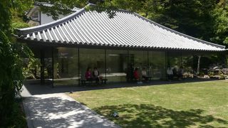 歴史、信仰、行事の説明がされています