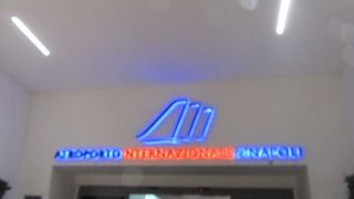 空港内は治安悪くないけど、深夜のホテル移動は要注意。