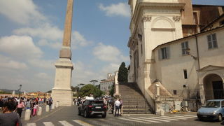 スペイン広場を登ったところに