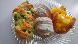 様々な種類のパンが食べられます