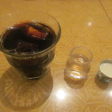 ハヤシライスは食後にドリンクを持って来てくれます