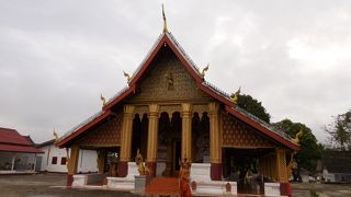 観光エリアの端にある静かな寺院