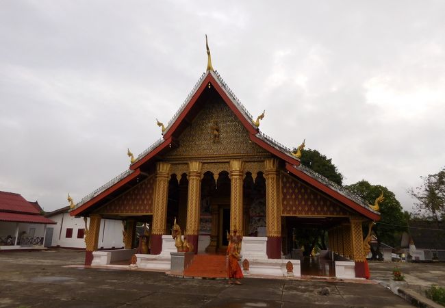 観光エリアの端にある静かな寺院