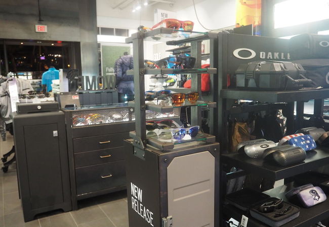 オークリー (ワイキキ店) クチコミ・アクセス・営業時間 オークリー (ワイキキ店) クチコミ・アクセス・営業時間
