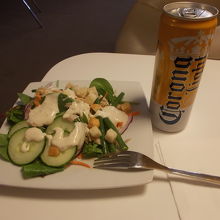 旅で疲れた胃にサラダ(^^)