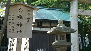 源頼朝のお墓の麓