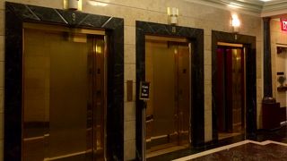 有名なルーフトップバーだが思ったよりリーズナブル