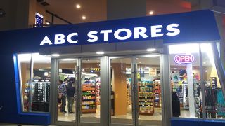 お土産を買ったり翌朝の朝食を買ったり