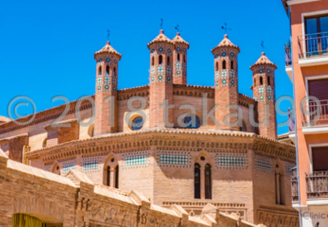 恋人たちの霊廟はサン・ペドロ教会にあります。