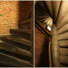 鐘楼内部の螺旋の石段