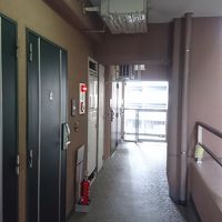 マンションの様な入口です