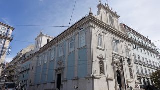 「水色」の教会