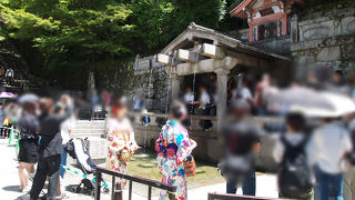 テーマパーク並みの行列